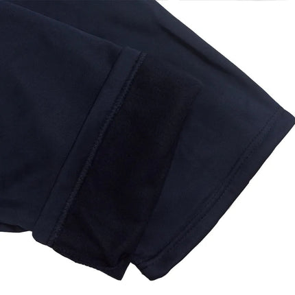 Conjunto polar Frost Peak para hombre, detalle de buzo y pantalón forrados en polar azul oscuro, ideal para invierno.