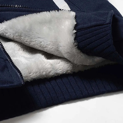 Conjunto polar azul para hombre, detalle de buzo forrado con interior de lana fleece, ideal para invierno.