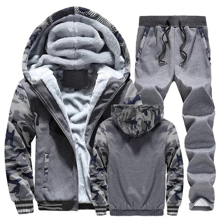 Conjunto polar gris para hombre, buzo con capucha forrada y pantalón, ideal para invierno. Interior tipo lana fleece.