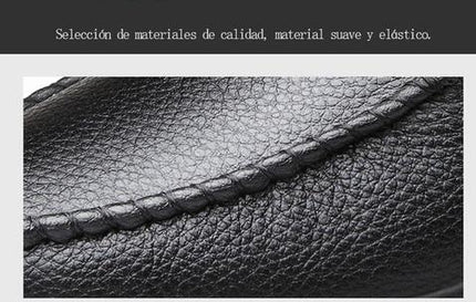 Detalle de mocasín clásico de cuero negro para hombre, cuero de alta calidad, costura visible.