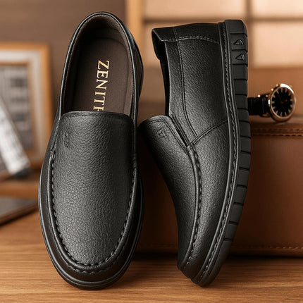 Mocasín clásico de cuero negro para hombre, diseño elegante y cómodo ideal para un estilo sofisticado diario.