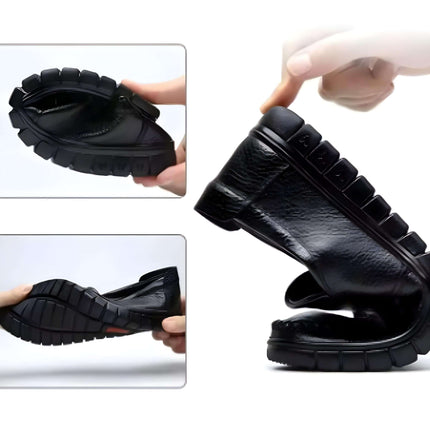 Mocasín clásico de cuero negro flexible para hombre, diseño cómodo y estiloso, mostrando flexibilidad y calidad.