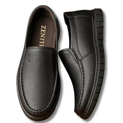 Mocasín clásico de cuero negro para hombre, diseño elegante y cómodo, ideal para ocasiones formales y casuales.