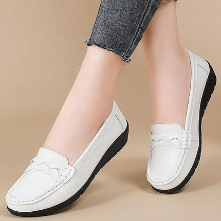 Mocasines Mujer Siena en cuero blanco, diseño clásico y elegante, adaptables y cómodos, ideales para uso diario.