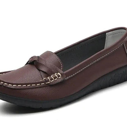 Mocasín Siena para mujer en cuero marrón, diseño clásico y atemporal, ideal para un look elegante y cómodo.