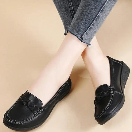 Mocasines Mujer Siena negro de cuero suave, diseño clásico con costuras, ideal para cualquier ocasión.