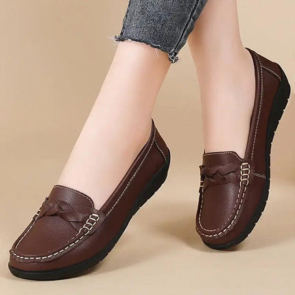 Mocasines Siena para mujer en cuero marrón, diseño clásico y elegante, ideales para comodidad y estilo todo el día.