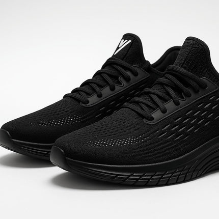 Zapatilla Urban Breeze negra de material sintético, diseñada para hombres, ofrece comodidad y soporte diario.