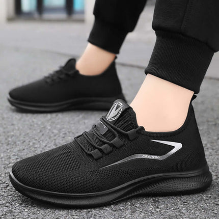 Zapatilla Urban Mesh negra para hombres, tela texturizada, suela PVC liviana ideal para uso diario en la ciudad.