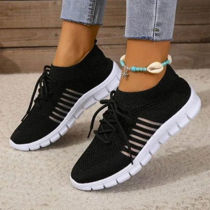 Zapatillas mujer transpirables negras Zenithi con malla ventilada y suela blanca, diseño ergonómico para comodidad diaria.