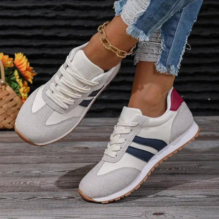 Zapatillas transpirables de tela blanca y gris para mujer, diseño moderno, cómodas para actividades diarias.