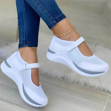 Zapatillas Zenithi Activa Plus blancas para mujer, suela antideslizante, tejido respirable, ideales para uso diario.