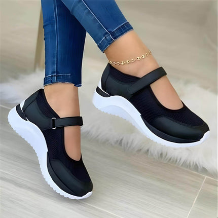 Zapatillas negras Zenithi Activa Plus para mujer con suela antideslizante y tejido respirable, ideales para uso diario.