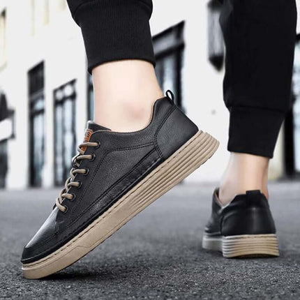 Zapatillas Urban Stone negras para hombre, material sintético texturizado, suela resistente, ideales para uso urbano.