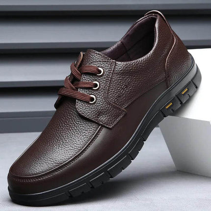 Zapato de cuero genuino marrón para hombre, con suela antideslizante ideal para uso diario estilo y confort.