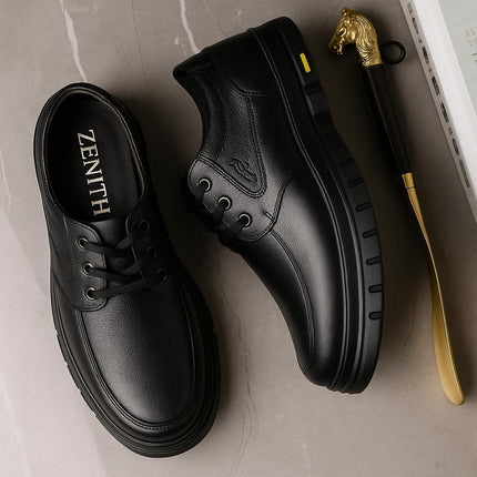 Zapatos de cuero genuino para hombre, color negro, estilo casual, ideales para el confort diario.