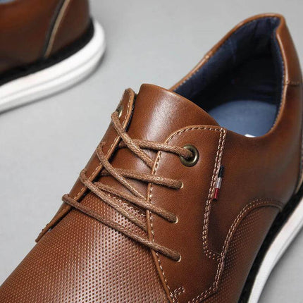 Zapato de hombre ZENITHI, casual elegante, cuero marrón con cordones, diseño para estilo masculino moderno.