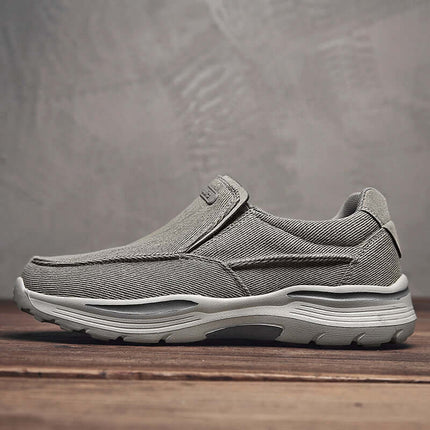 Zapatos de lona gris sin cordones para hombre, cómodos y antideslizantes, ideales para uso diario en Argentina.