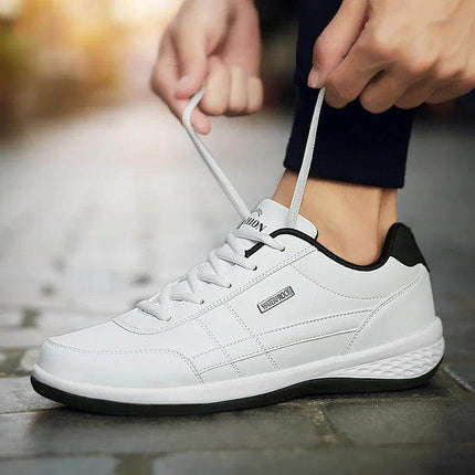 Zapatos impermeables blancos para hombres, estilo diario, cómodos y elegantes, ideales para clima lluvioso.