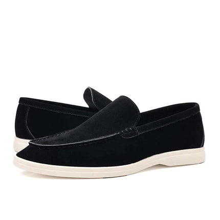 Zapatos informales sin cordones de gamuza negra para hombres, con suela blanca y diseño confortable.
