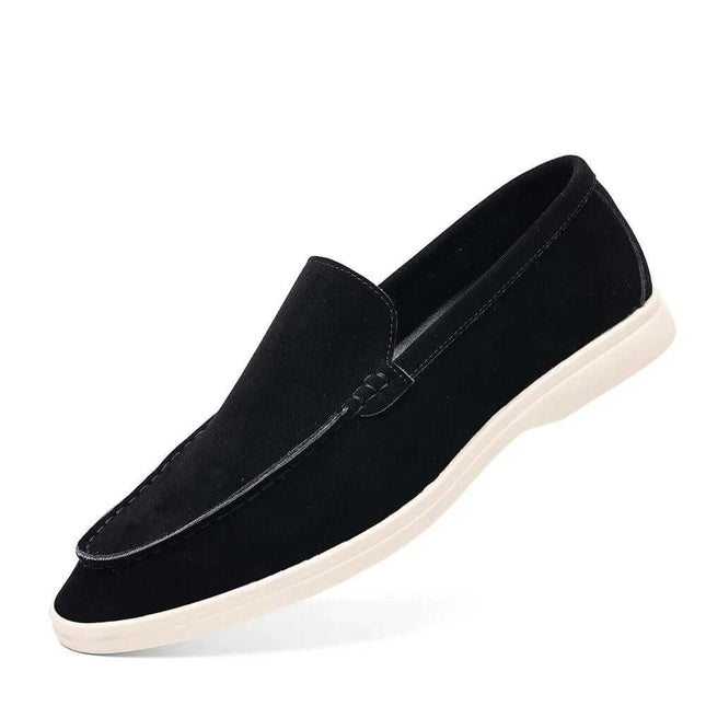 Zapatos informales sin cordones, color negro, suela blanca, ideal para hombres, diseño cómodo y moderno.