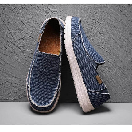 Zapatos informales de lona azul para hombre, transpirables con diseño moderno y suela blanca.